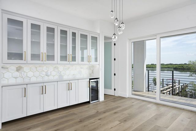 711 TROPICAL DRIVE, Bradenton, FL 34208