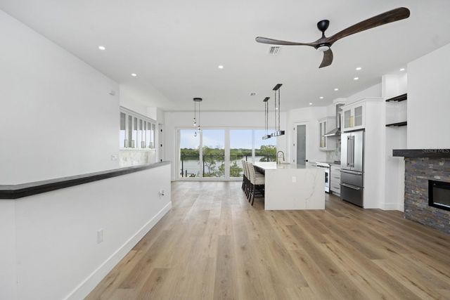 711 TROPICAL DRIVE, Bradenton, FL 34208