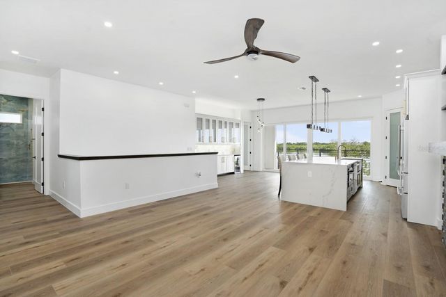 711 TROPICAL DRIVE, Bradenton, FL 34208