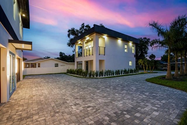 711 TROPICAL DRIVE, Bradenton, FL 34208