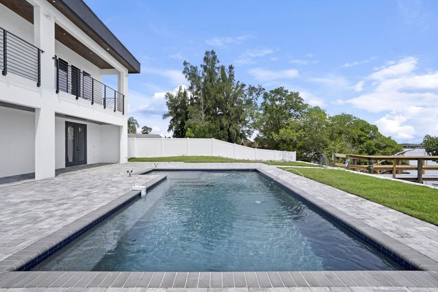 711 TROPICAL DRIVE, Bradenton, FL 34208