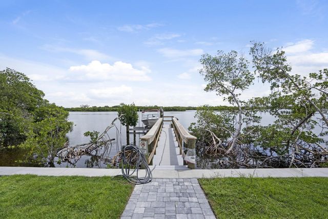 711 TROPICAL DRIVE, Bradenton, FL 34208