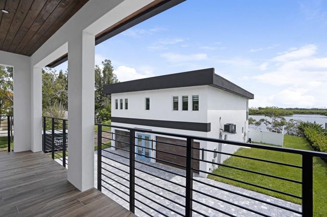 711 TROPICAL DRIVE, Bradenton, FL 34208