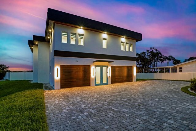 711 TROPICAL DRIVE, Bradenton, FL 34208