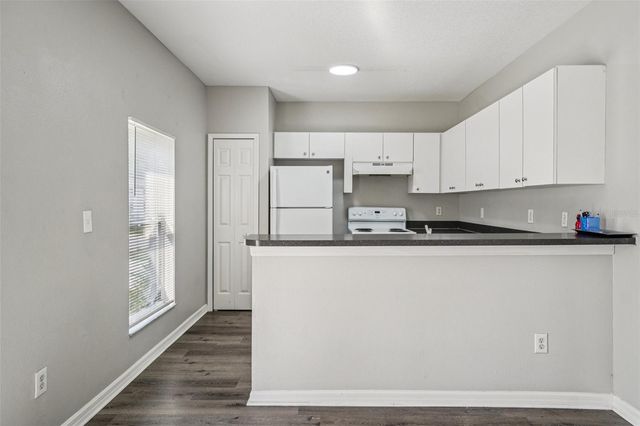 2420 E IDA STREET, Tampa, FL 33610