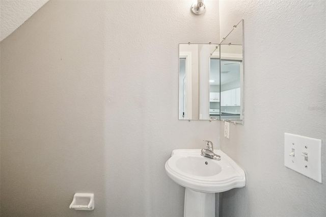 2420 E IDA STREET, Tampa, FL 33610