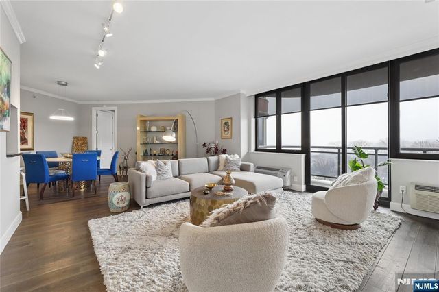 100 Carlyle Drive 9ES, Cliffside Park, NJ 07010
