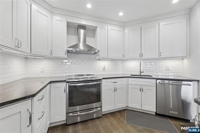 100 Carlyle Drive 9ES, Cliffside Park, NJ 07010