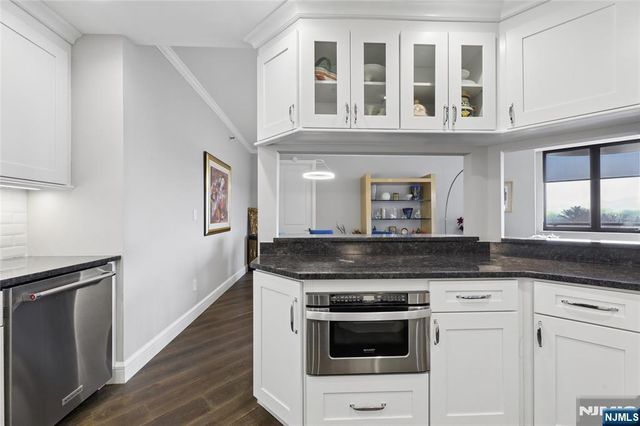 100 Carlyle Drive 9ES, Cliffside Park, NJ 07010