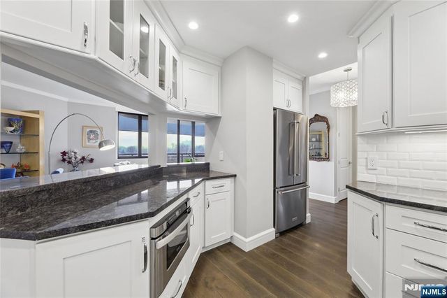 100 Carlyle Drive 9ES, Cliffside Park, NJ 07010