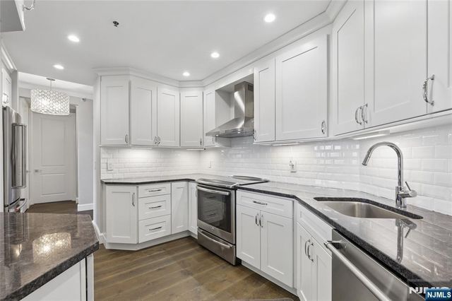 100 Carlyle Drive 9ES, Cliffside Park, NJ 07010