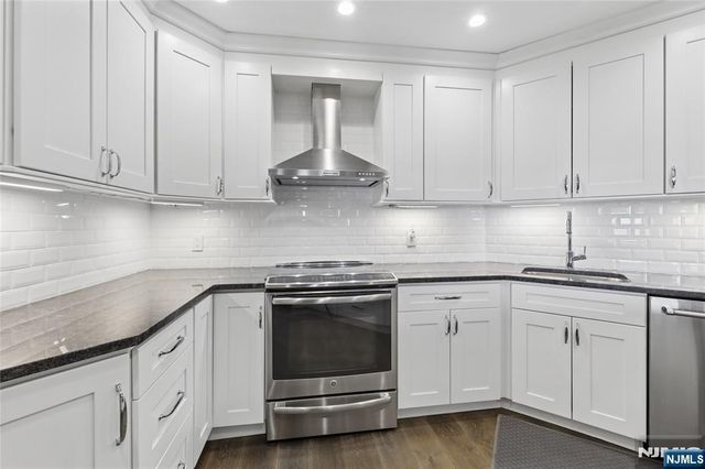 100 Carlyle Drive 9ES, Cliffside Park, NJ 07010