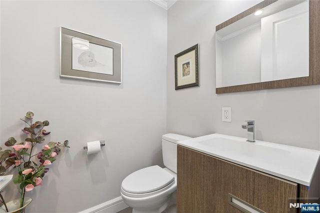 100 Carlyle Drive 9ES, Cliffside Park, NJ 07010