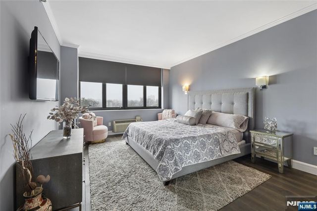 100 Carlyle Drive 9ES, Cliffside Park, NJ 07010