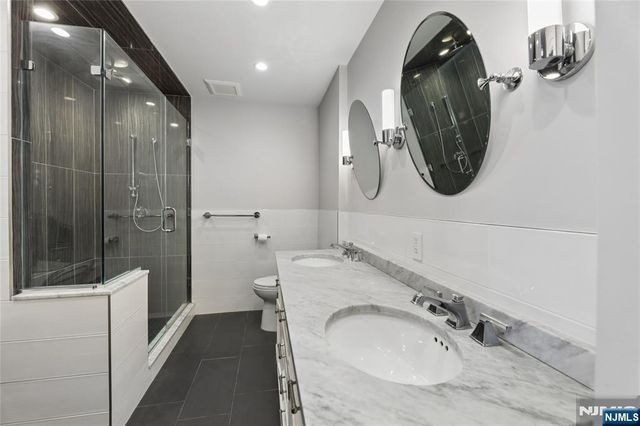 100 Carlyle Drive 9ES, Cliffside Park, NJ 07010