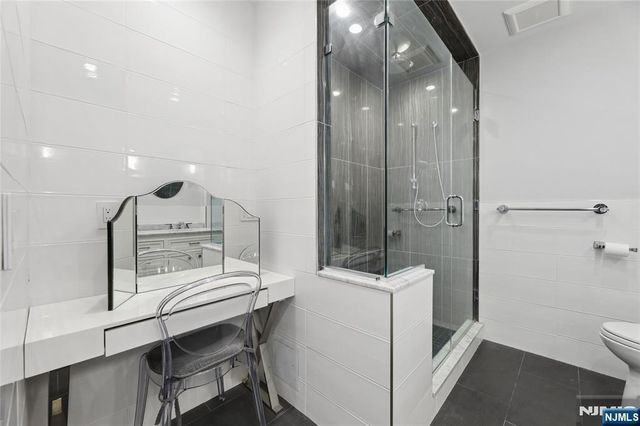100 Carlyle Drive 9ES, Cliffside Park, NJ 07010