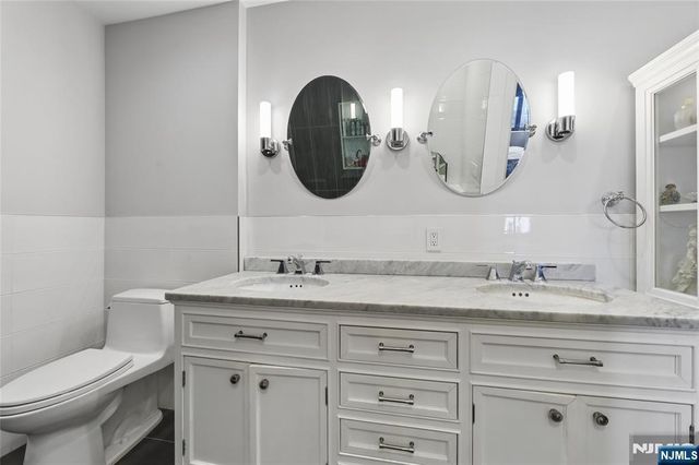 100 Carlyle Drive 9ES, Cliffside Park, NJ 07010