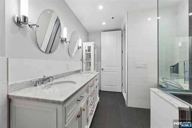 100 Carlyle Drive 9ES, Cliffside Park, NJ 07010