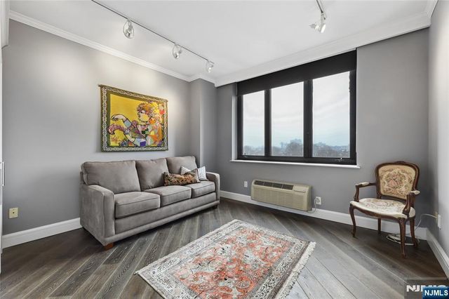 100 Carlyle Drive 9ES, Cliffside Park, NJ 07010