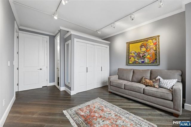100 Carlyle Drive 9ES, Cliffside Park, NJ 07010