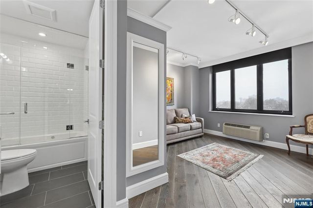 100 Carlyle Drive 9ES, Cliffside Park, NJ 07010