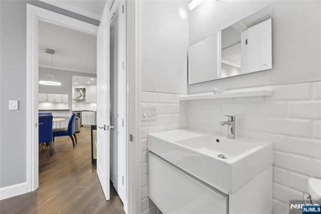 100 Carlyle Drive 9ES, Cliffside Park, NJ 07010