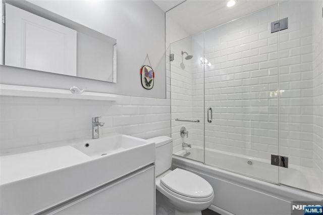 100 Carlyle Drive 9ES, Cliffside Park, NJ 07010