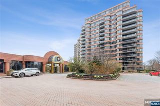 100 Carlyle Drive 9ES, Cliffside Park, NJ 07010