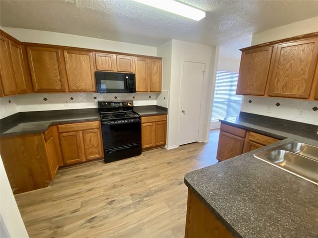 737 Eldorado Drive, Desoto, TX 75115