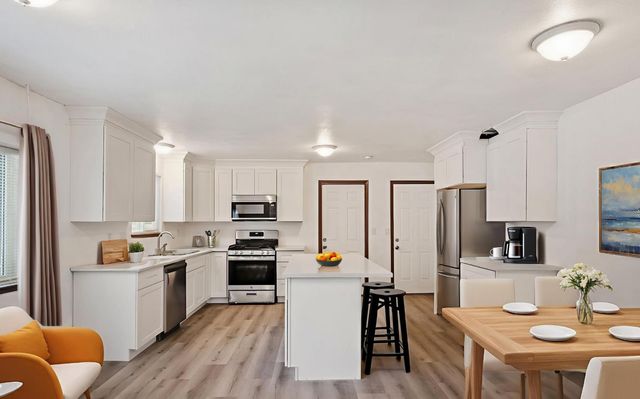 404 S Shasta Ave, Stockton, CA 95205