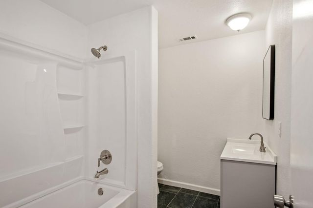 404 S Shasta Ave, Stockton, CA 95205