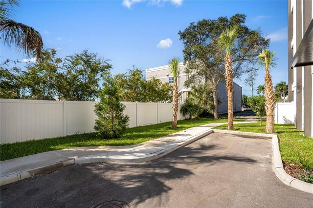 3002 W PLATT 7, Tampa, FL 33609