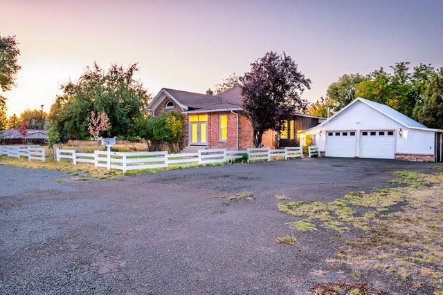206 E McDowell Ave, Alturas, CA 96101