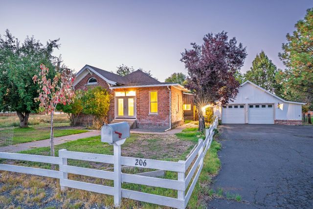 206 E McDowell Ave, Alturas, CA 96101