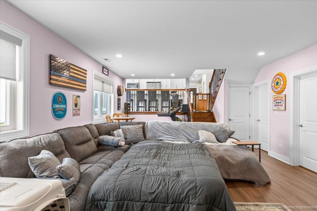 10132 S Keeler Avenue, Oak Lawn, IL 60453