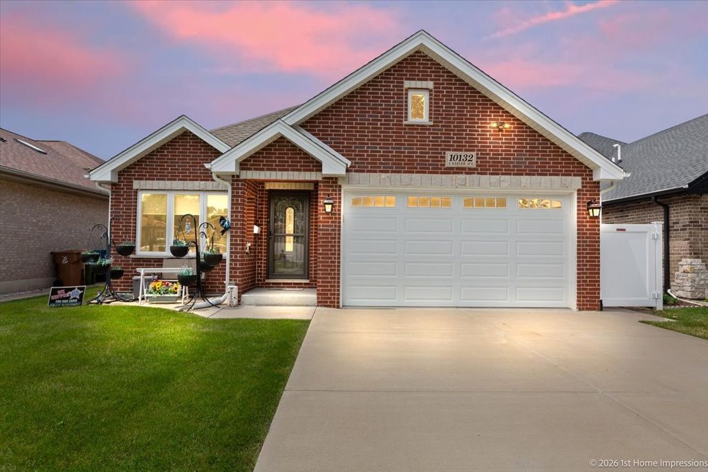 10132 S Keeler Avenue, Oak Lawn, IL 60453