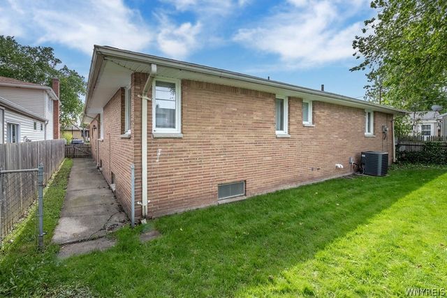 78 Snug Haven Court, Tonawanda, NY 14150