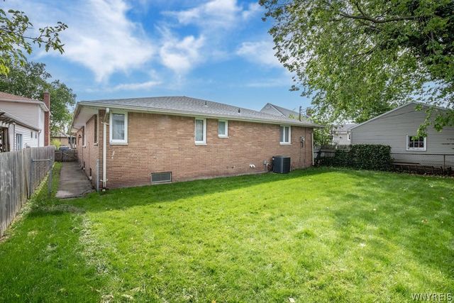 78 Snug Haven Court, Tonawanda, NY 14150