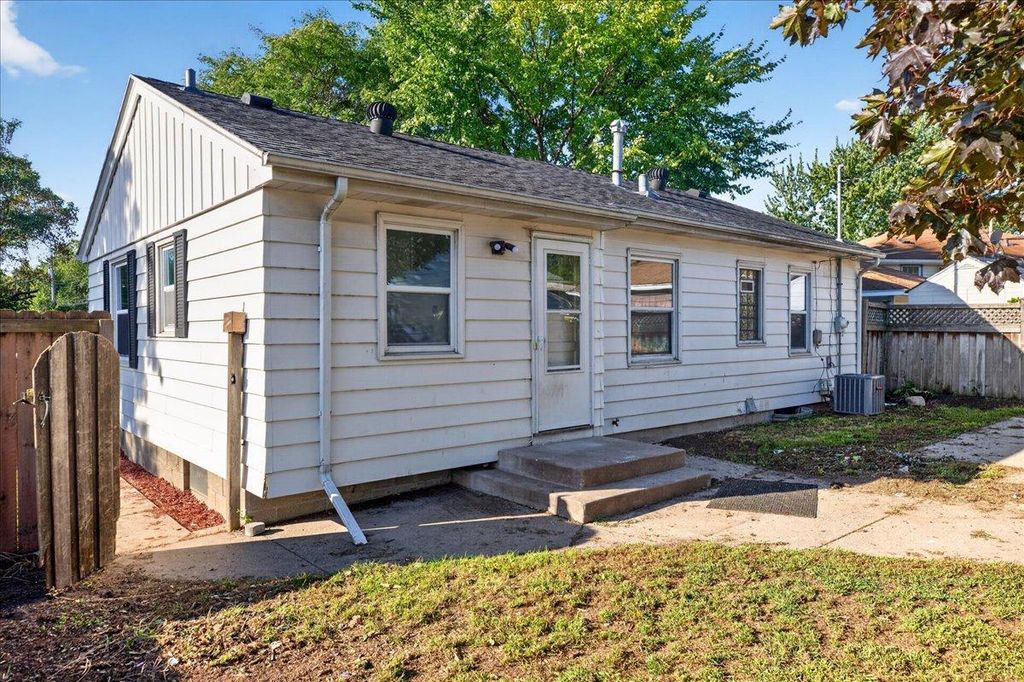 6812 Fairview Avenue N, Crystal, MN 55428 — photo 2