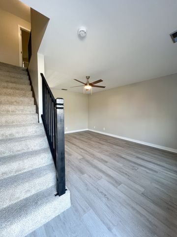 1521 W Knollwood Cir Apt B, Clarksville, TN 37043