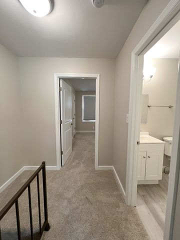 1521 W Knollwood Cir Apt B, Clarksville, TN 37043