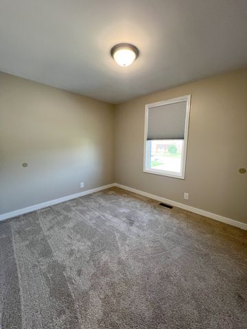 1521 W Knollwood Cir Apt B, Clarksville, TN 37043