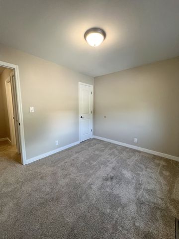 1521 W Knollwood Cir Apt B, Clarksville, TN 37043