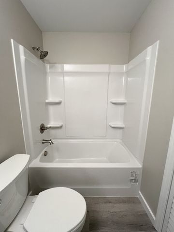 1521 W Knollwood Cir Apt B, Clarksville, TN 37043