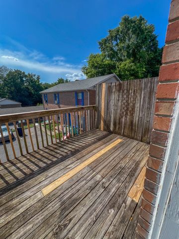 1521 W Knollwood Cir Apt B, Clarksville, TN 37043