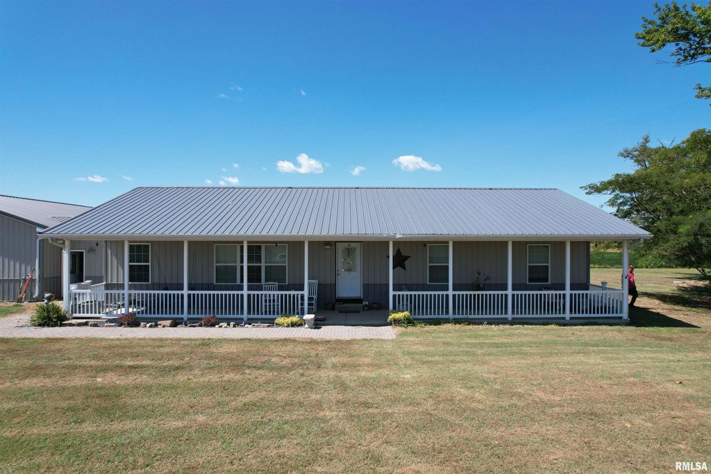 Image 1 of property listing at 22035 N Old Centralia Lane, Dix, IL 62830