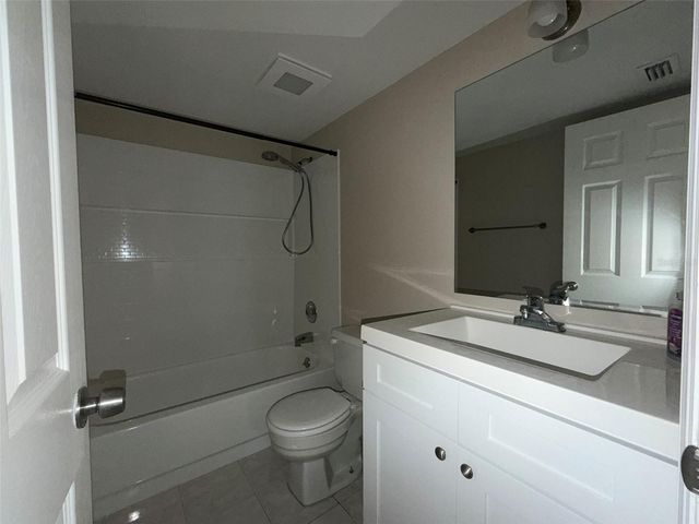 3380 CRYSTAL COURT E B, Palm Harbor, FL 34685