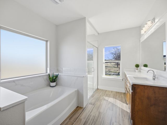 107 W Stagecoach Trail, Weatherford, TX 76085