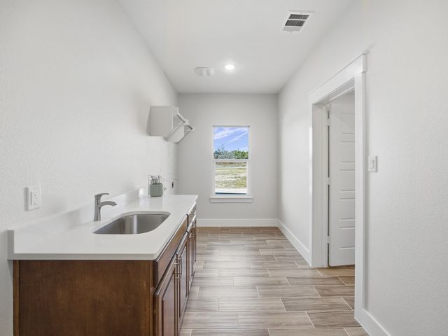 107 W Stagecoach Trail, Weatherford, TX 76085