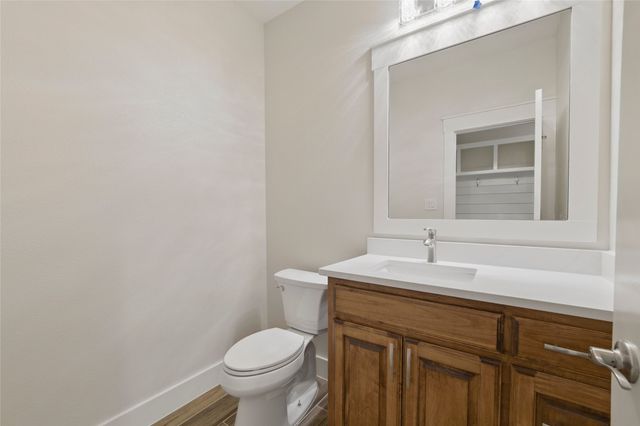 107 W Stagecoach Trail, Weatherford, TX 76085